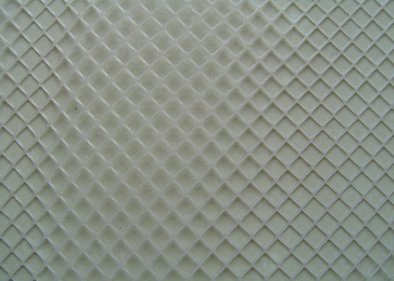 Espessura plástica de Mesh Hexagon Aperture Wear Resisting 3mm do fio da proteção da grama