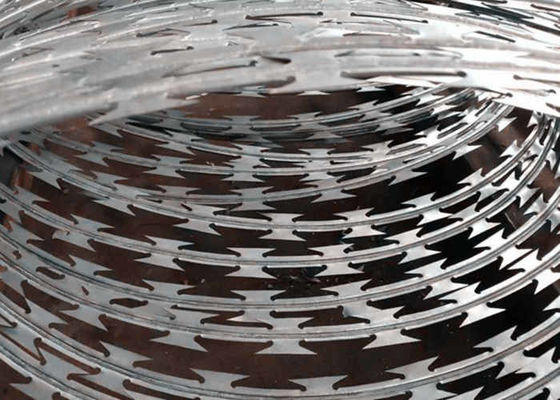 Diâmetro galvanizado mergulhado quente da cerca 20cm 30cm do arame farpado da lâmina